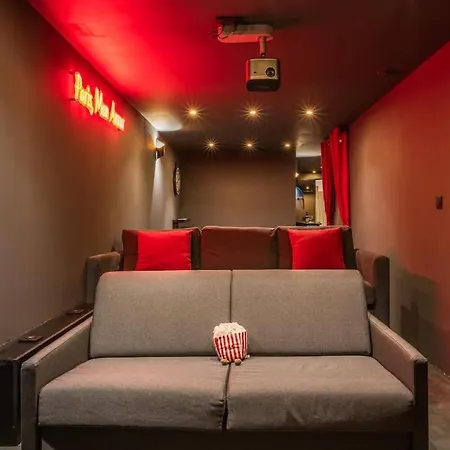 Apartment Parisconciergerie - Duplex For 12 With Cinema, 4br